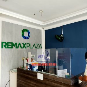 vách ngăn bằng mica